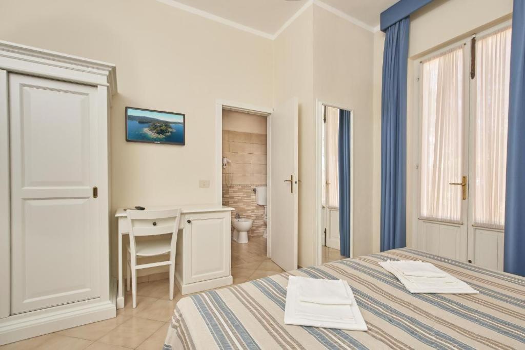 Hotel Villa Rodriguez Capoliveri  Buitenkant foto